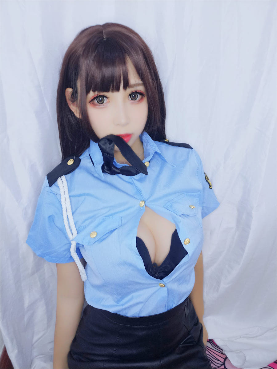 w黑米粥w女警女友15图1视频插图2